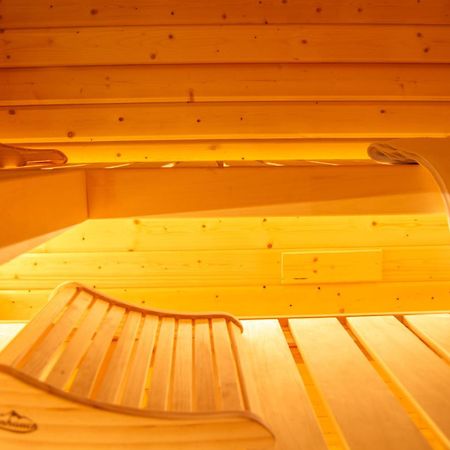Wellness Mitten In Der Wasserfallstadt Triberg Triberg im Schwarzwald Exterior foto