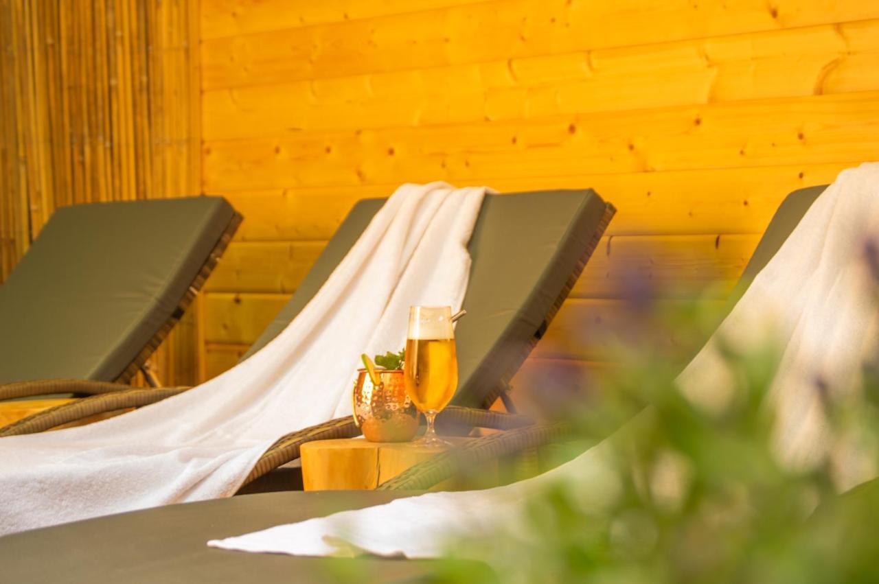 Wellness Mitten In Der Wasserfallstadt Triberg Triberg im Schwarzwald Exterior foto