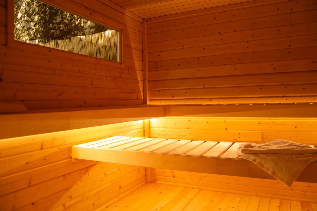 Wellness Mitten In Der Wasserfallstadt Triberg Triberg im Schwarzwald Exterior foto