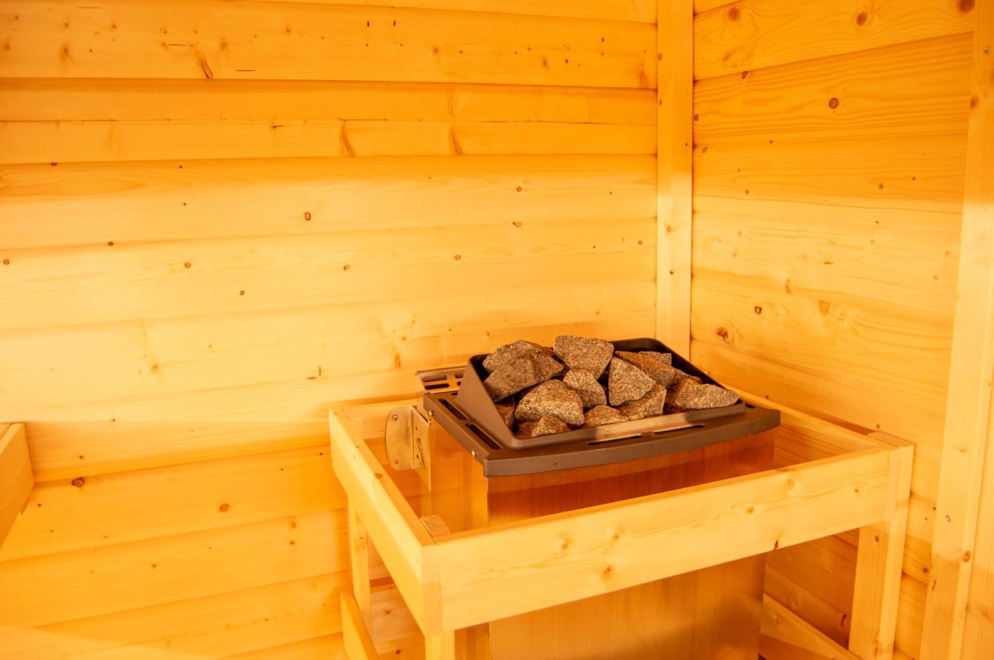 Wellness Mitten In Der Wasserfallstadt Triberg Triberg im Schwarzwald Exterior foto
