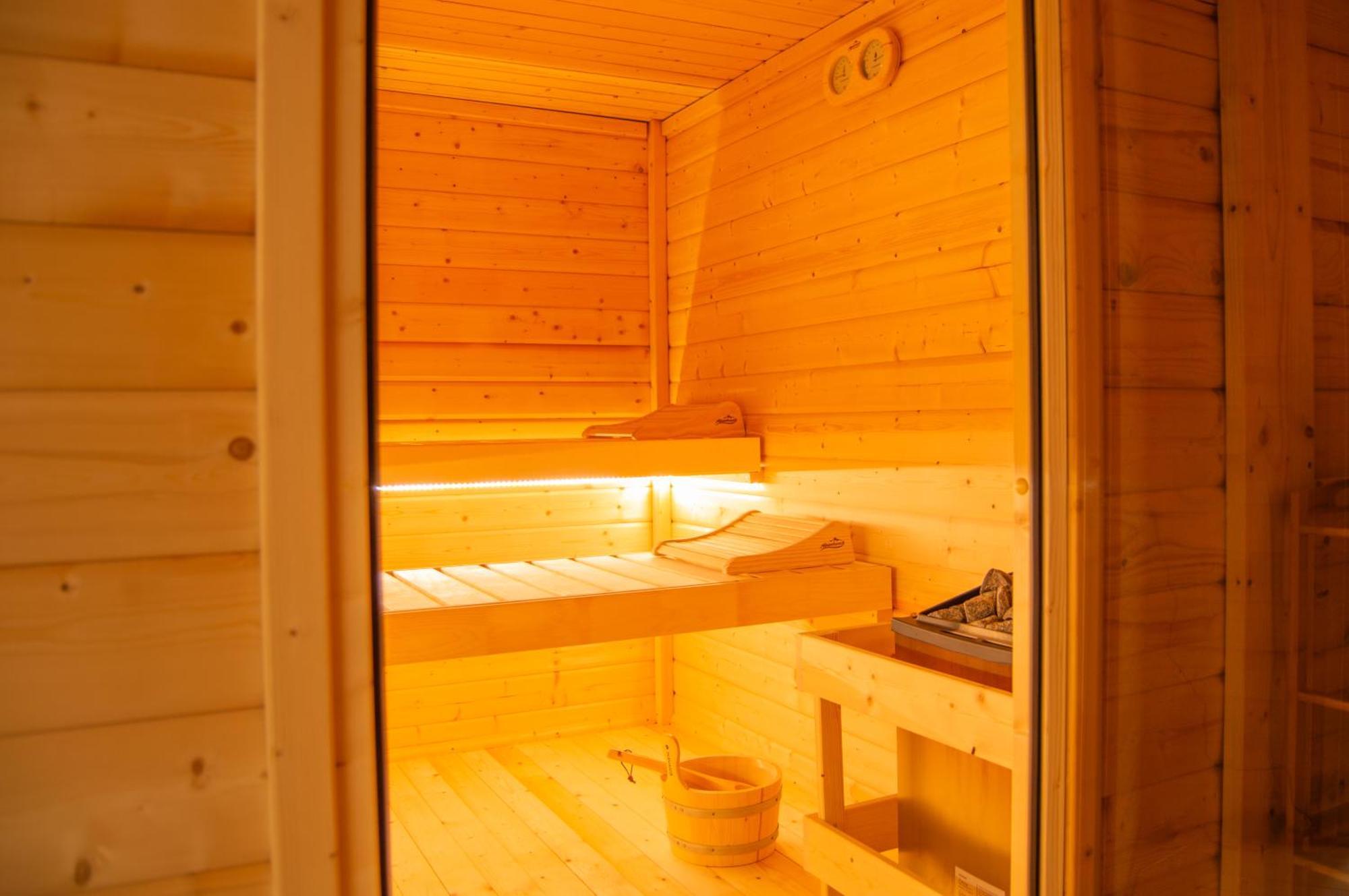 Wellness Mitten In Der Wasserfallstadt Triberg Triberg im Schwarzwald Exterior foto